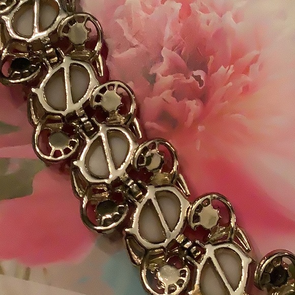 VINTAGE ARTHUR PEPPER (ART]  Dimpled White Cabochons, Rhinestones Faux Pearls - Picture 6 of 8